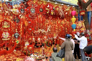 春节临近 年市活跃