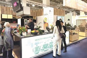 明隆向全球推介越南特色陶瓷品