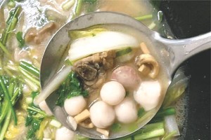 东莞人的咸汤圆。 台湾的肉汤圆。 贵州的酸菜炒汤圆。