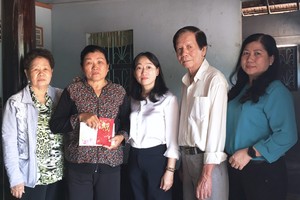 市民族处代表团慰问华运基层家庭。