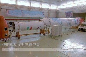 伊朗28日首次使用“凤凰”运载火箭成功发射三颗卫星。（图：新华社）