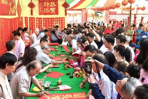 “慈善挥春”得到广大群众的支持。