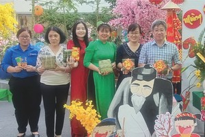 关照妇女和孤儿过好春节