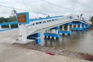 培德精舍赞助金瓯省偏远区建设培德11号农村新桥，宽3.5米，长35米，负重5吨，位于该省富新县阮越概乡小双B邑。