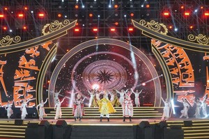 西宁黑婆山新春庙会文艺表演节目。