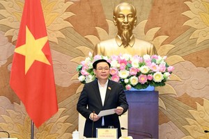 国会主席王廷惠主持会议。（图：国会）