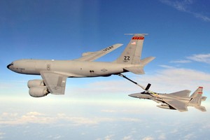 KC-135新未来获考虑改装成无人机航母