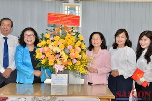 市领导探望模范医生