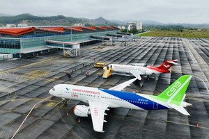 中国商飞航展及飞行展示活动首次在越南举行