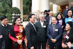 民族力量蕴藏在具智慧与品德人群