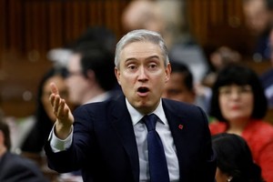 加拿大创新、科学和工业部长方索瓦-飞利浦·尚普涅于2024年2月26日在加拿大安大略省渥太华国会山下议院的提问期间发表讲话。(图：路透社）