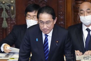 3月2日下午，日本2024年度预算案在众院全体会议上获通过。首相岸田文雄致意。（图：共同社）