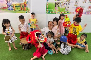 童年幼稚园校长张洁梅。