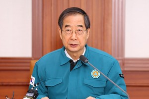 3月3日，在政府首尔办公楼，韩悳洙主持召开“应对医生集体行动的中央灾难安全对策本部”会议。（图：韩联社）