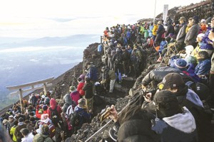 今夏富士山登山征收 2000 日元通行费