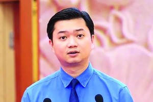 不断革新 与青年同行