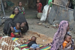 苏丹西达尔富尔，冲突导致的离失所妇女和儿童。（图：联合国）