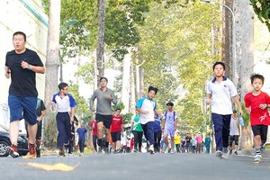 2000 人参加奥林匹克跑步