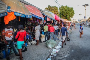 这是2021年8月14日在海地首都太子港拍摄的街头景象。（图：新华社）