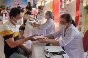 逾400职工获赠医施药