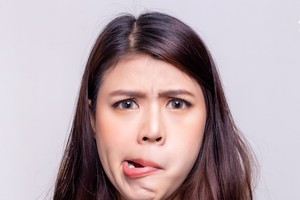 突然嘴歪眼斜、流口水？恐是“颜面神经麻痺”导致