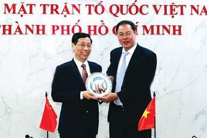 中国上海市政协代表团访问本市