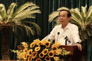 市委书记阮文年在会议上致开幕辞。（图：香草）