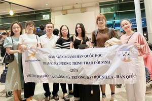 雒鸿大学韩国学系学生参加韩国新罗大学的学生交换活动。