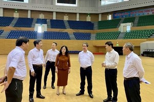 教育培训部工作代表团视察比赛场地