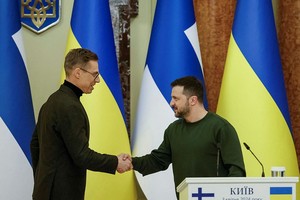 芬兰与乌克兰签署一份长达10年的安全合作与长期支持协议。（图：路透社）