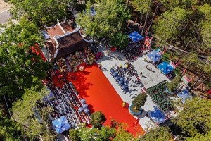 从高处俯瞰林同省帕帘瀑布旅遊区丛林中隐现的瓯貉纪念馆美景。（图：越通社）