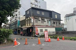 地震发生后多条道路被封闭。（图：越通社）