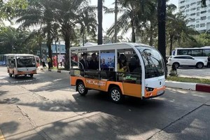 每辆电车可容纳8人，每天上午6时至凌晨12时运营。（图：国雄）