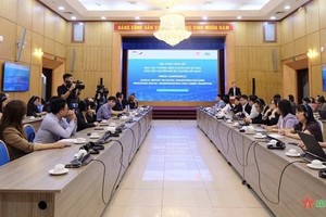 2023年企业数字化转型年度报告主题：推动数字化转型与绿色转型。