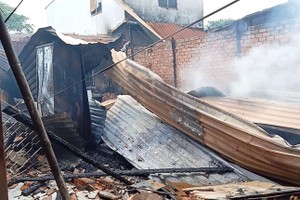 一间住宿房在发生火警后付诸一炬。