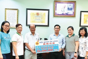 温陵会馆赞助赠报活动