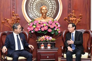 早日将地铁１号线投入活动