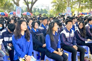 在决定未来就业前，考生要详细了解想就读的专业并深思熟虑。