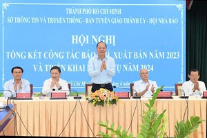 市委常务副书记阮胡海（中）出席会议。（图：V.D）