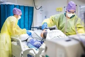 72岁的患者在去世前613天感染新冠病毒。（图：互联网）