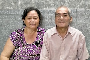 谢淑娟（左）与丈夫阮清光。