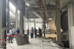 职能力量封锁现场调查事故起因。（图：安沛报）