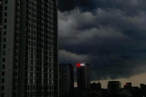 北部大雨 南部天气酷热