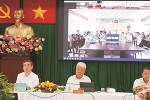 第七郡各坊党部参与该郡党部执委会的线上会议。