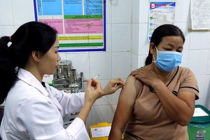 市民接种预防狂犬病疫苗。