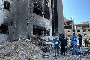 一个联合国小组评估加沙医疗设施的受损情况。（图：联合国）