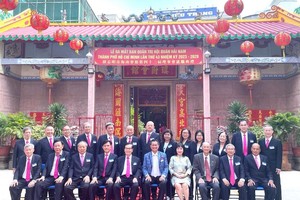 海南会馆第四十三届理事会成员合照留念。