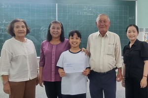 汤千怡获颍川双语学校奖励。