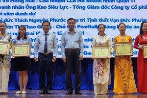 妇女积极学习胡志明思想与道德榜样