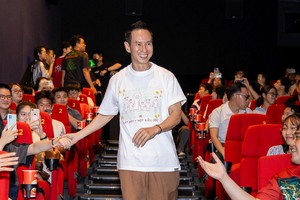 李海执导的《翻脸7》已突破2000亿元大关。